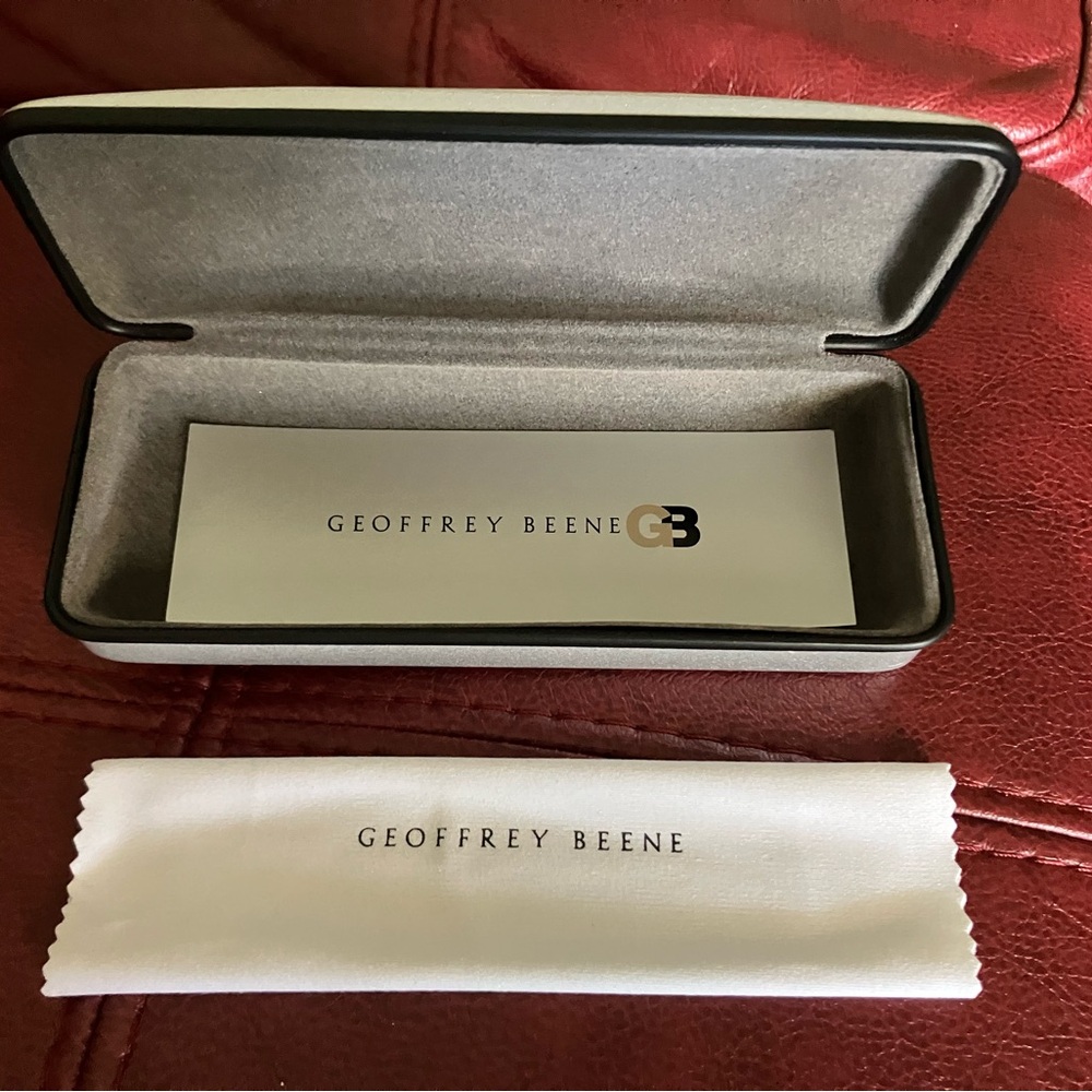 Geoffrey Beene Silver Metallic Hard Case for Eyeglasses & Branded Cleaning Cloth